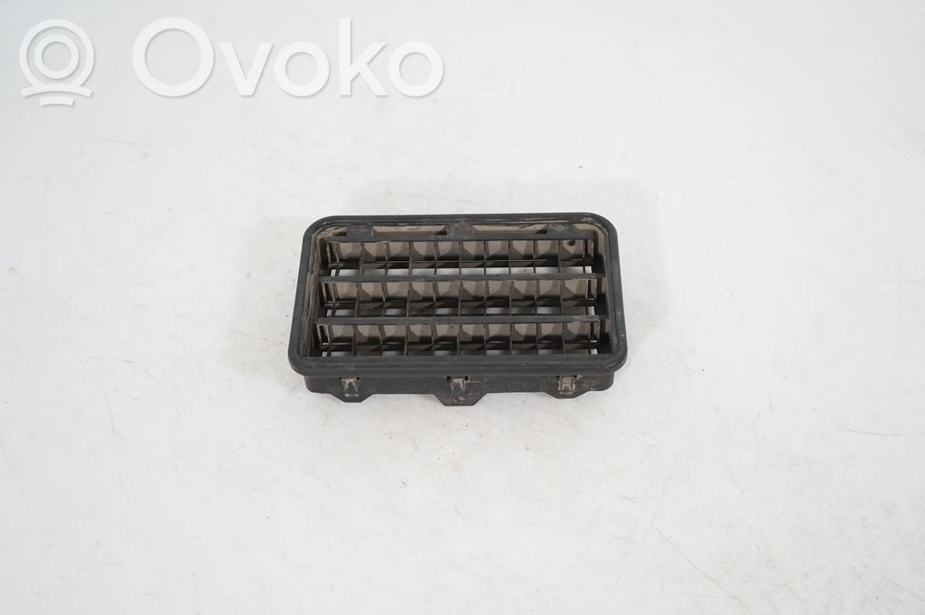 Quarter panel pressure vent