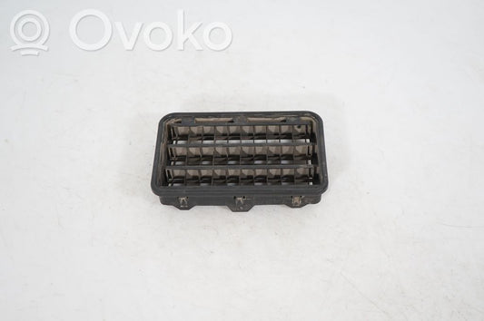 Quarter panel pressure vent