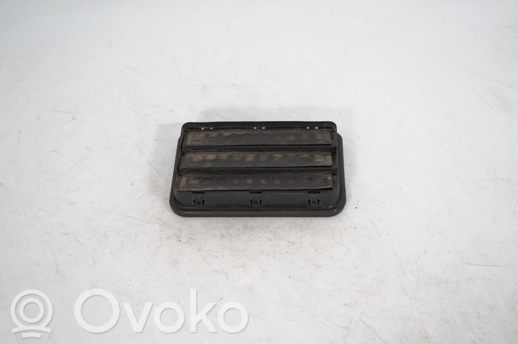 Quarter panel pressure vent (5)