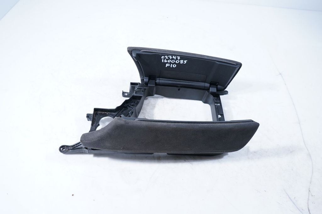 Armrest (2)