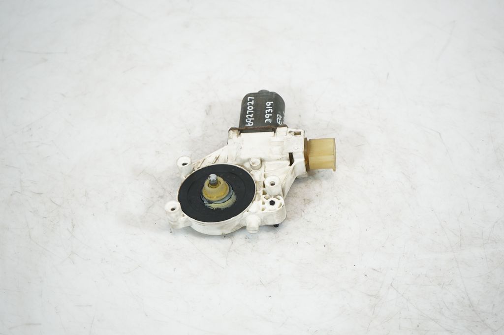 Front door window regulator with motor (4)