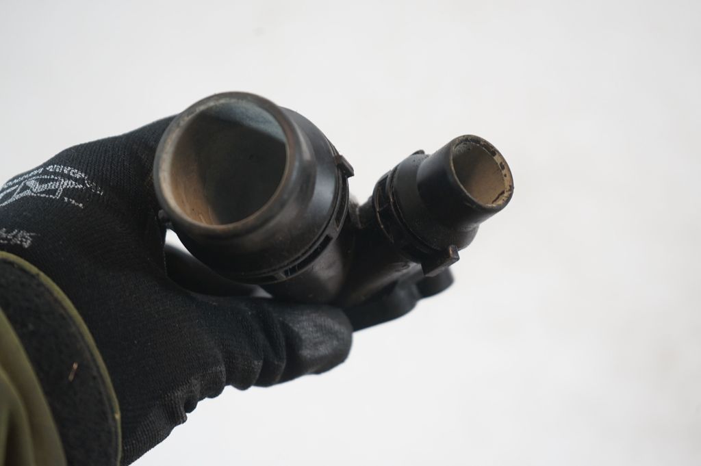 Engine coolant pipe/hose (7)