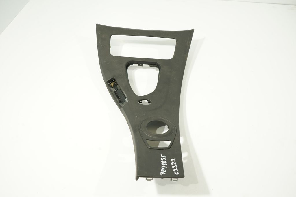 Gear shifter surround trim plastic (3)