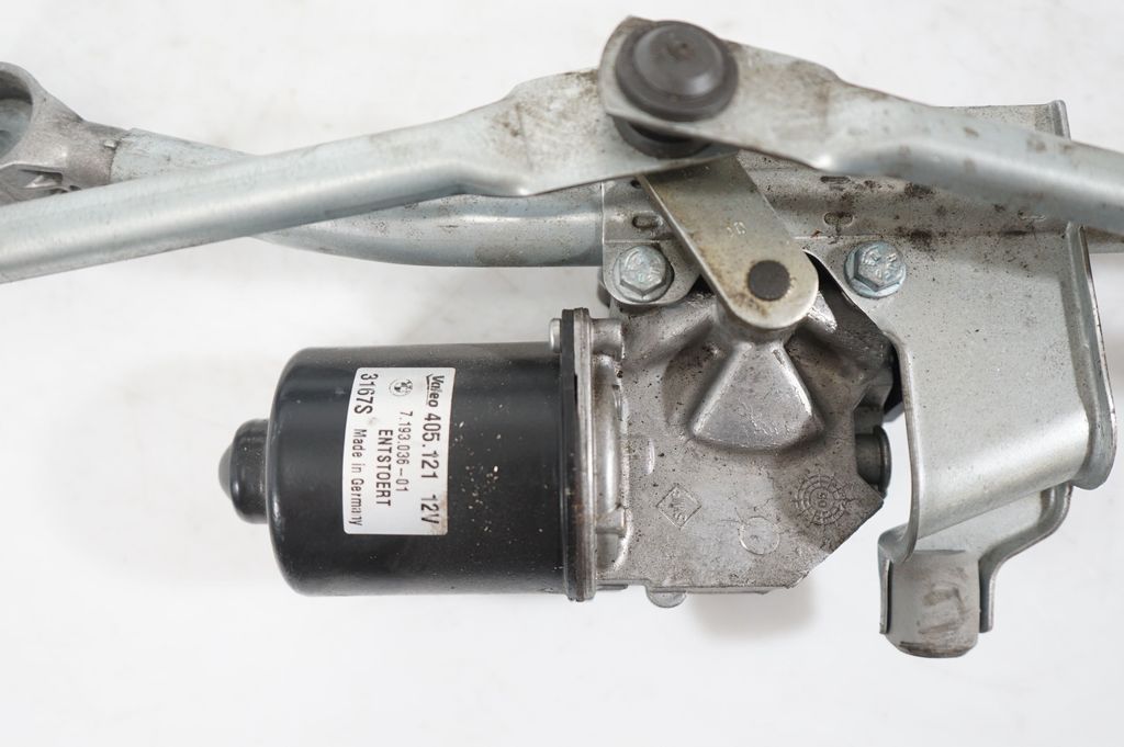 Front wiper linkage and motor (9)