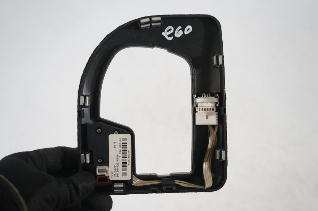 Gear shifter surround trim plastic (6)