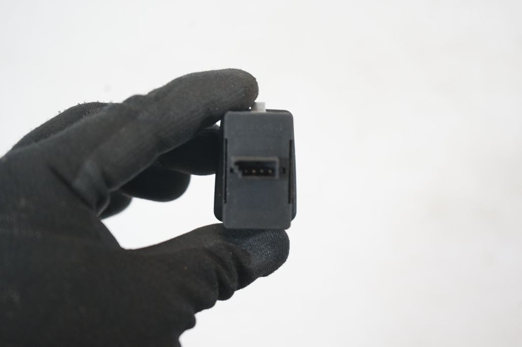 Electric window control switch (7)