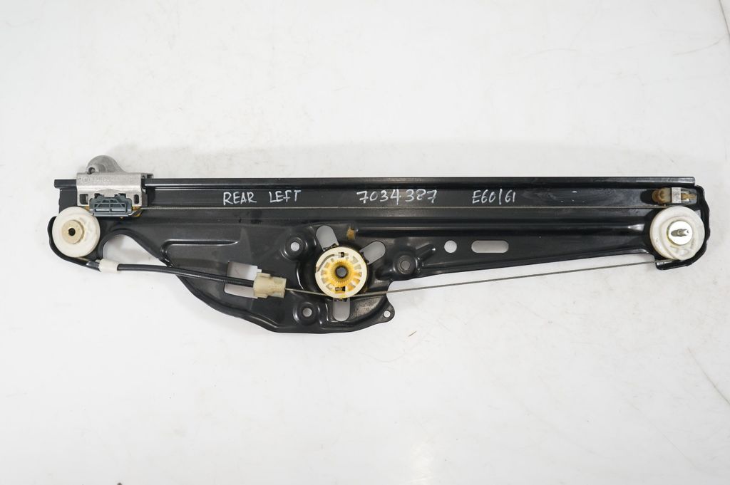Rear door window regulator with motor (6)