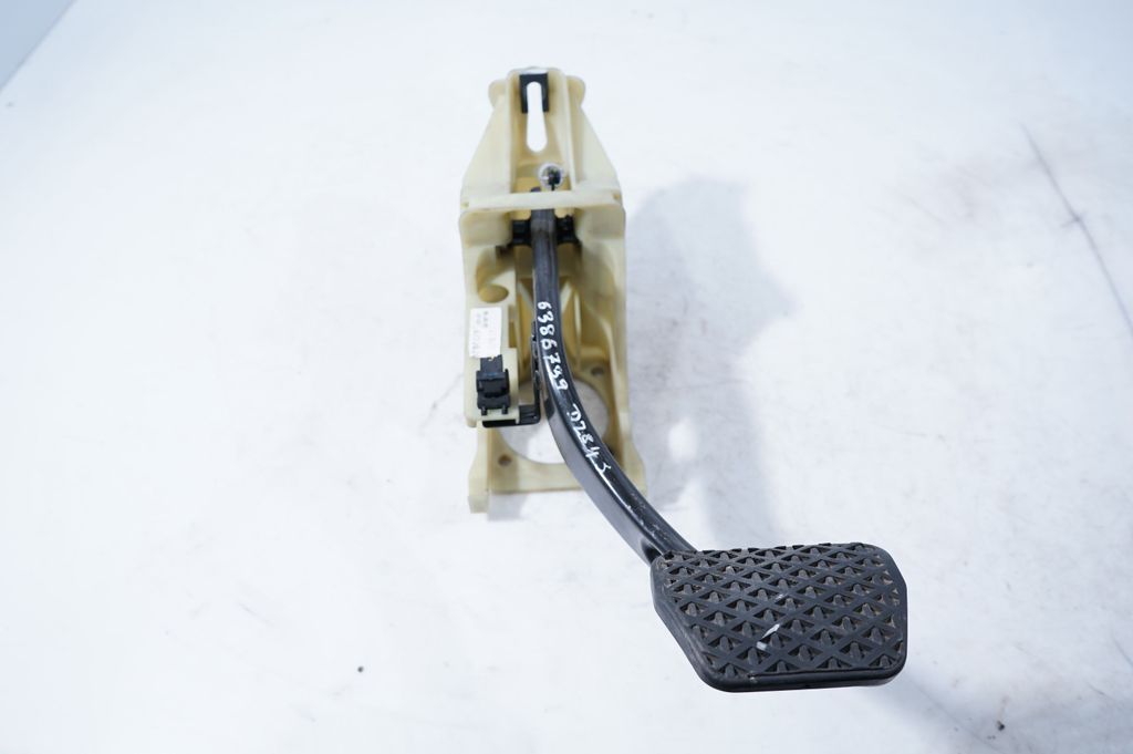 Clutch pedal (4)