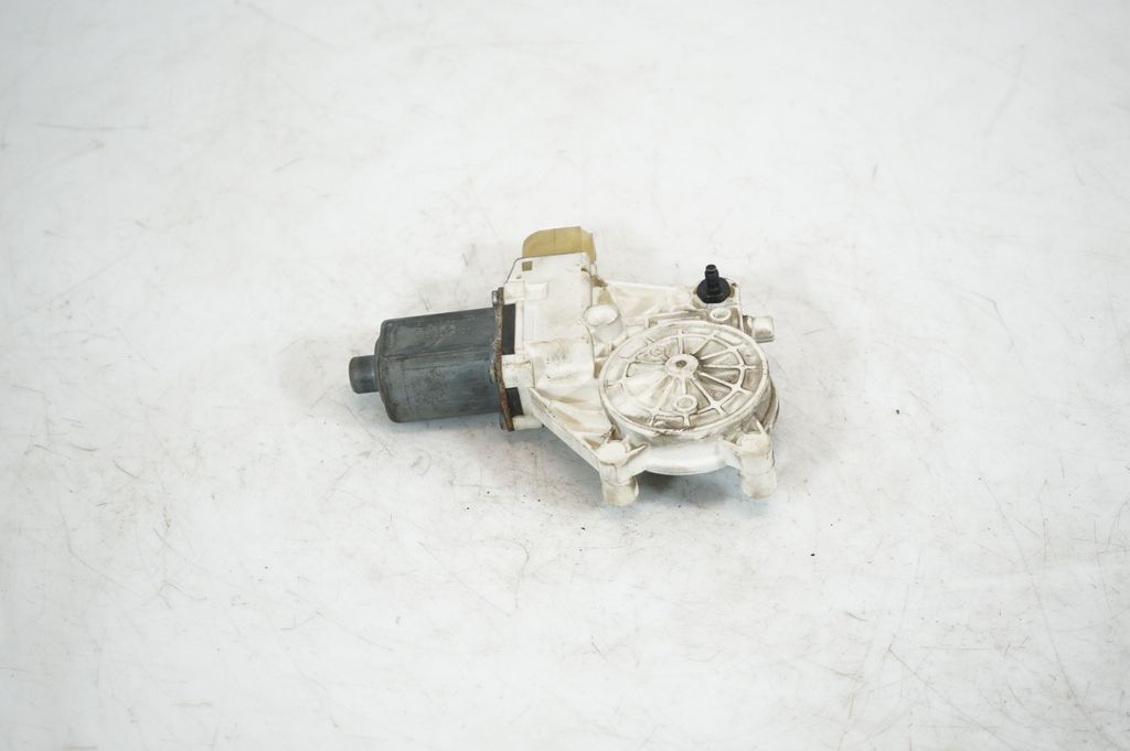 Front door window regulator with motor (5)