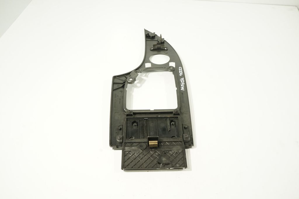 Gear shifter surround trim plastic (8)