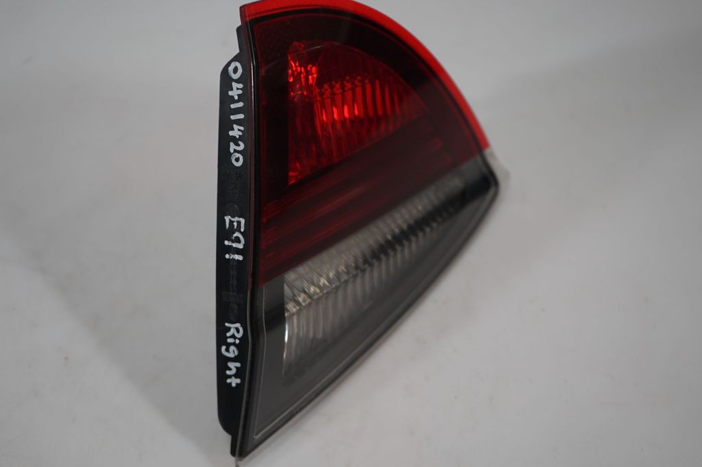 Tailgate rear/tail lights (6)