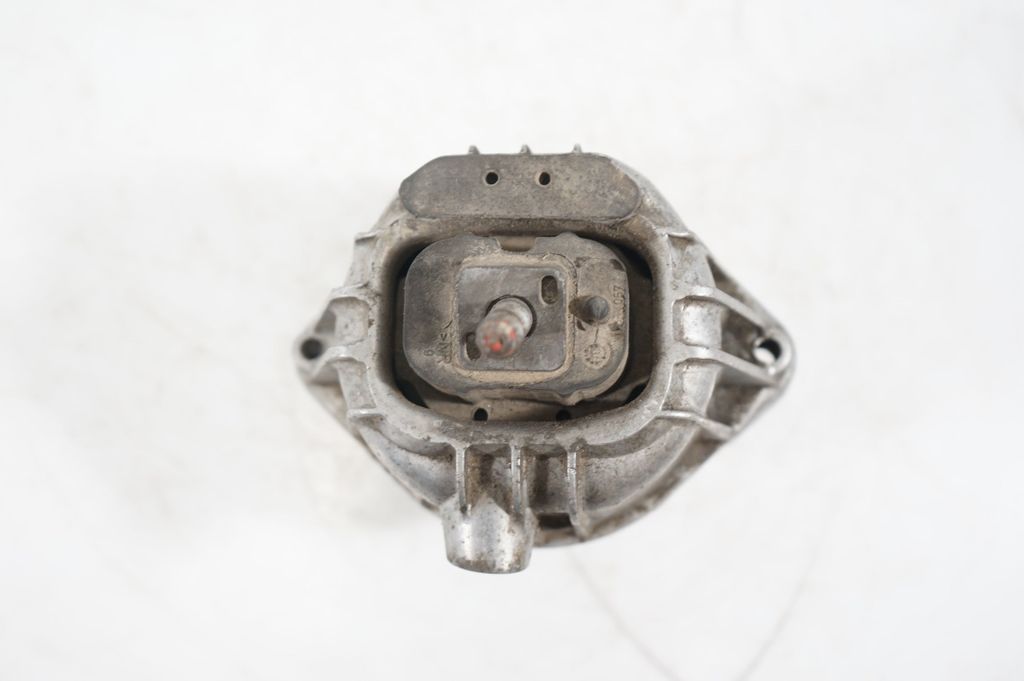 Engine mount bracket (7)