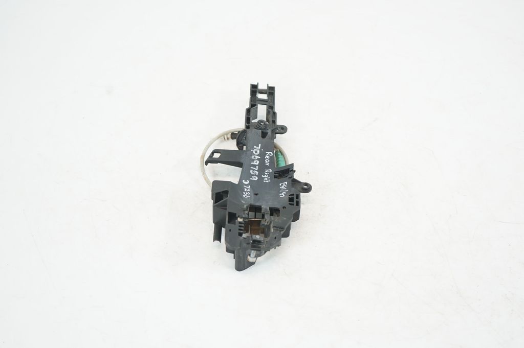 Rear door exterior handle/bracket (2)