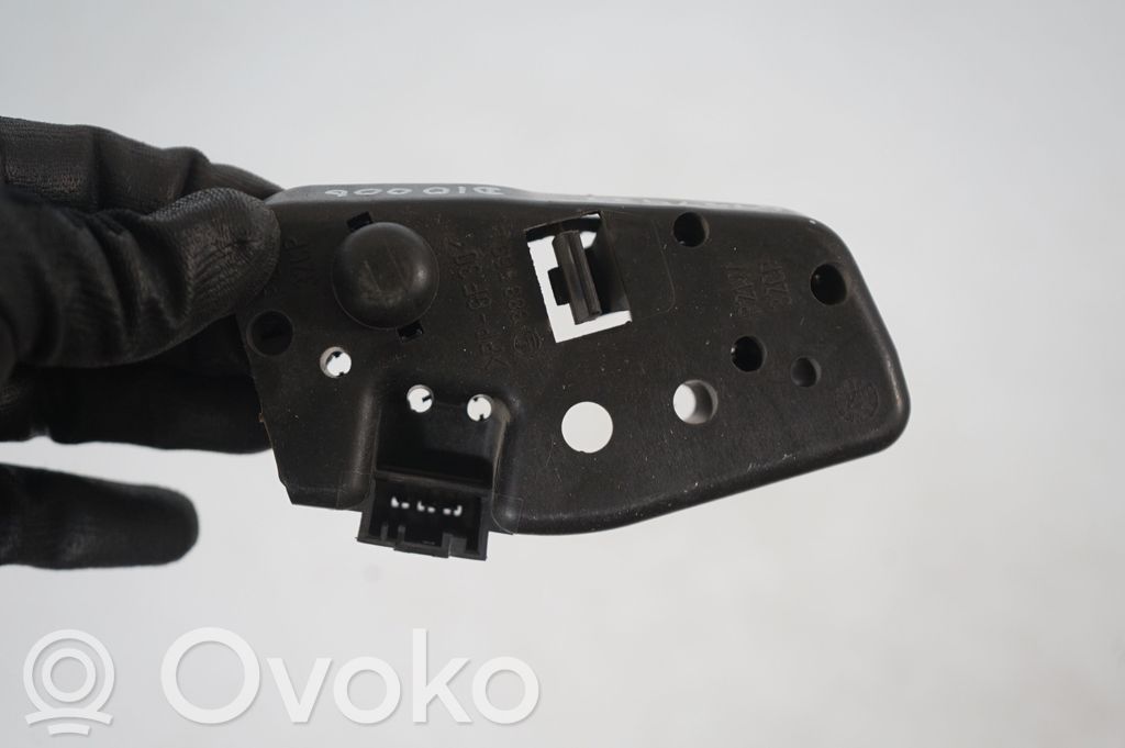 Tailgate rear/tail lights (7)