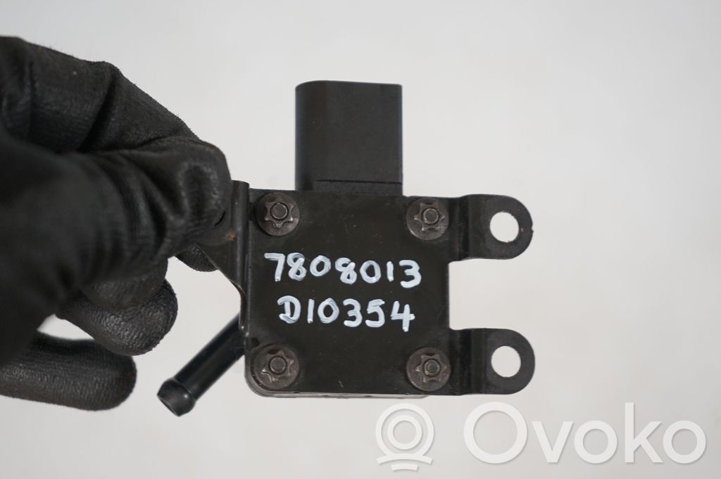 Exhaust gas pressure sensor (8)