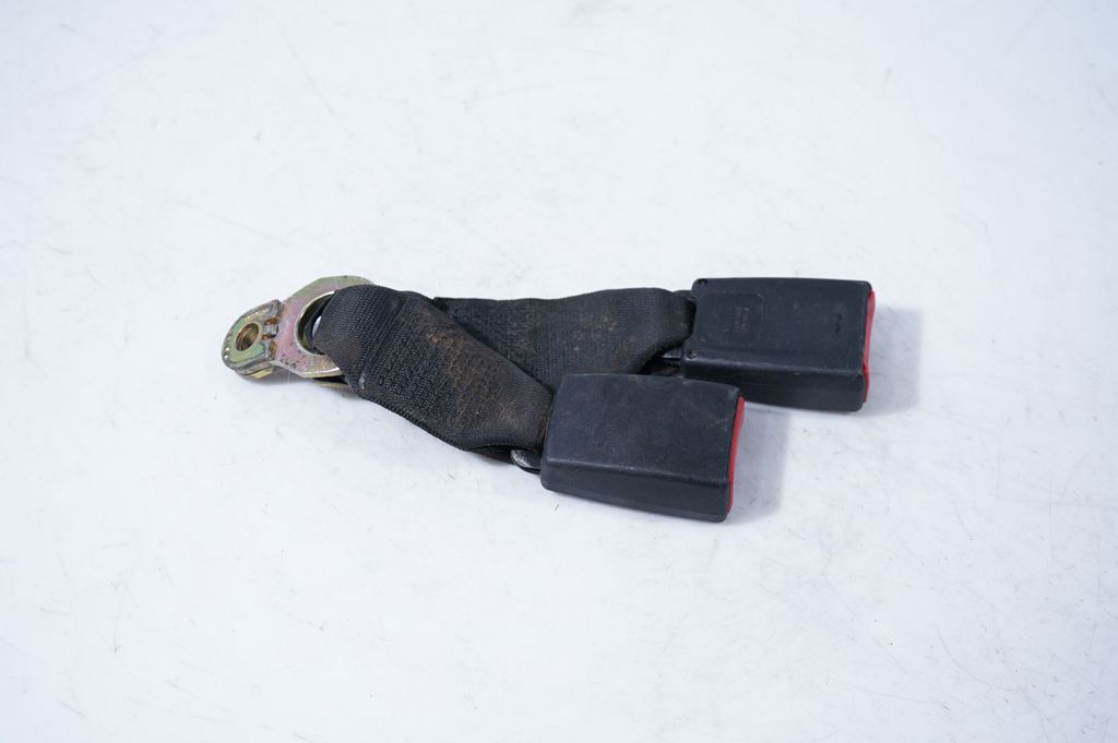 Rear seatbelt buckle (3)