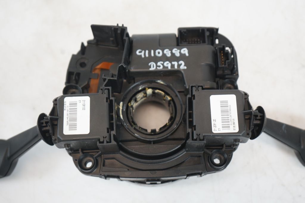 Wiper turn signal indicator stalk/switch (11)