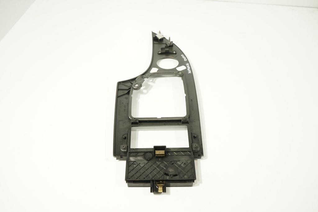 Gear shifter surround trim plastic (7)
