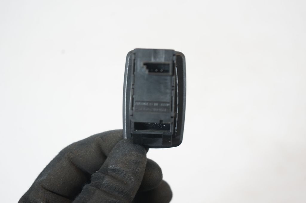 Electric window control switch (7)