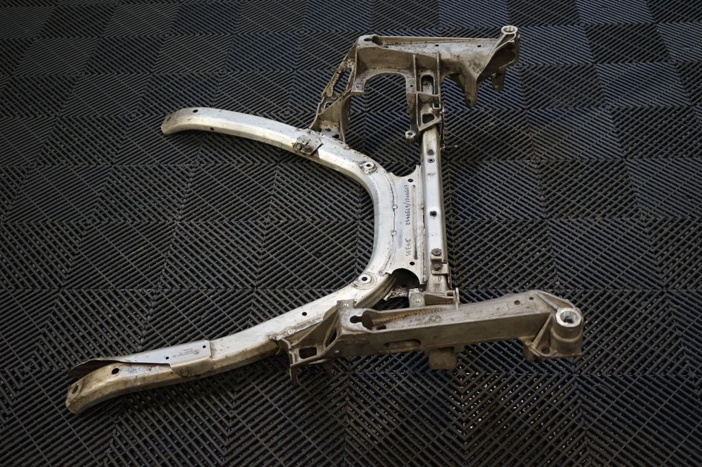 Front subframe (2)