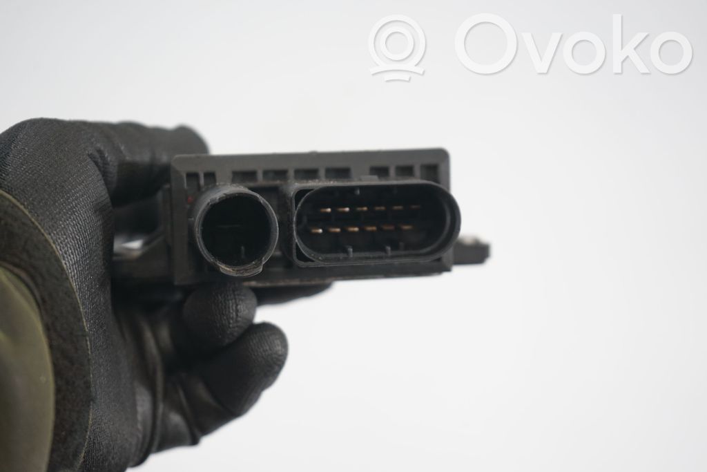 Glow plug pre-heat relay (6)