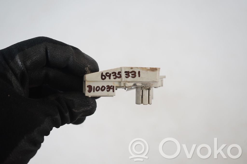 Tailgate rear/tail lights (8)