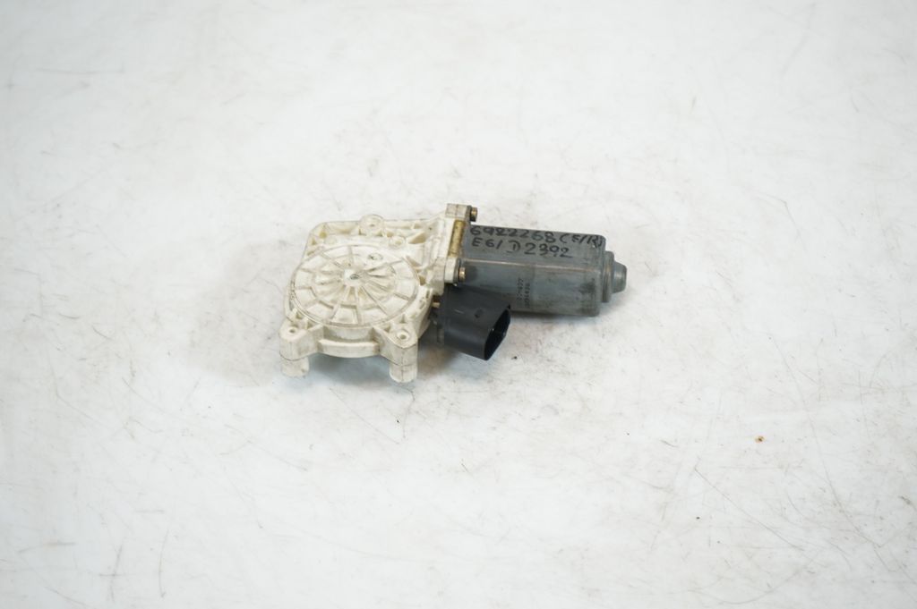 Front door window regulator with motor (5)