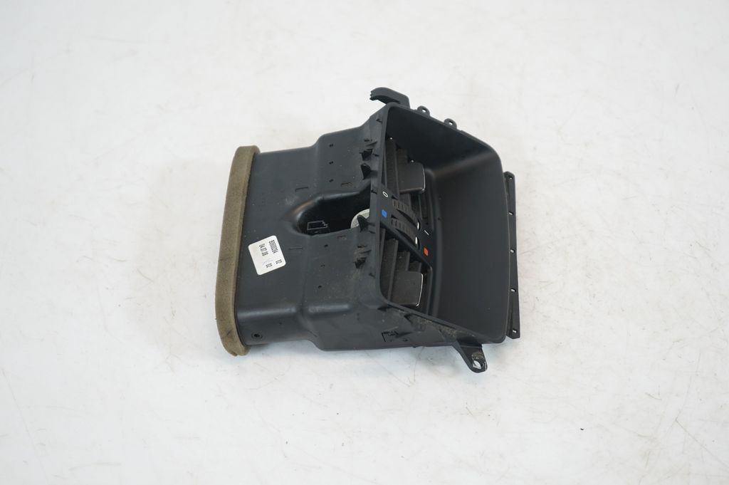 Rear air vent grill (4)