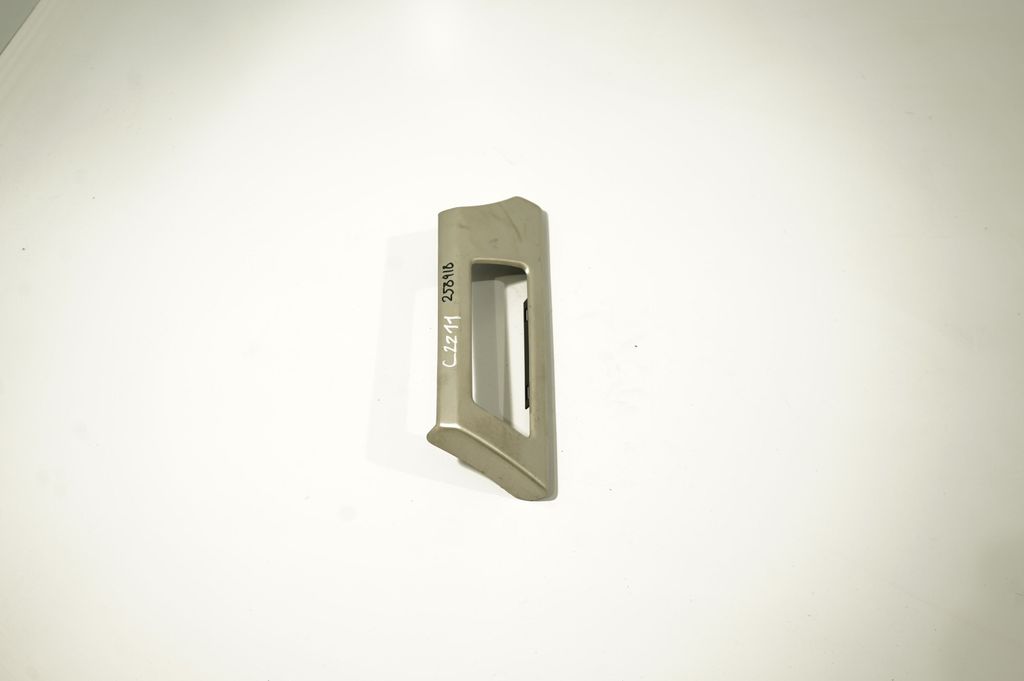 Front sill trim cover (4)