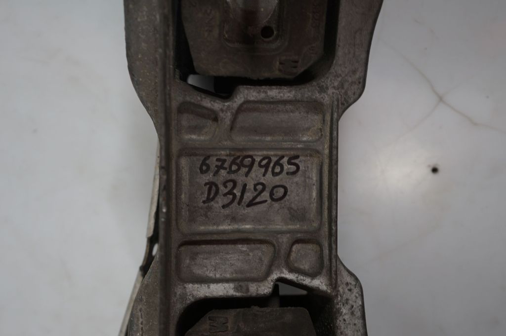 Gearbox mounting bracket (7)