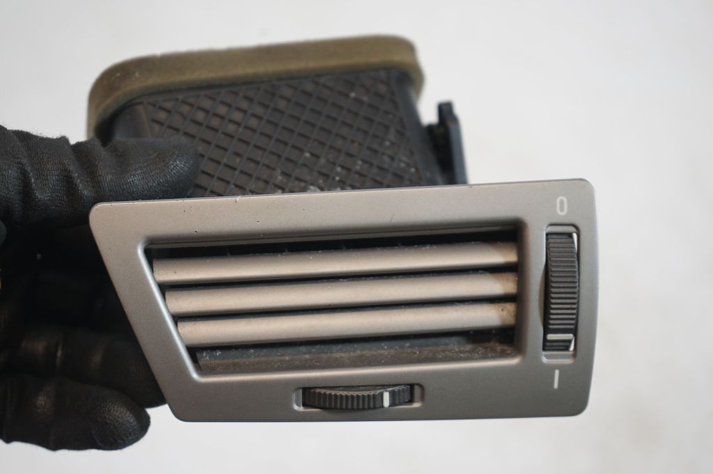 Dashboard side air vent grill/cover trim (7)