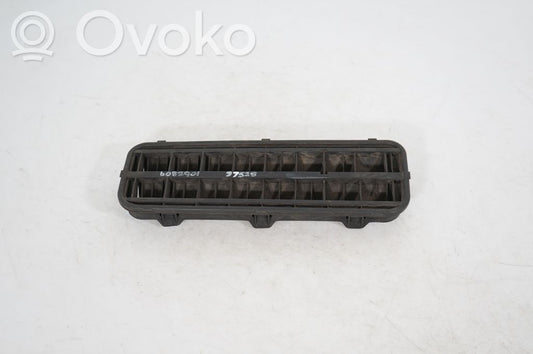 Quarter panel pressure vent