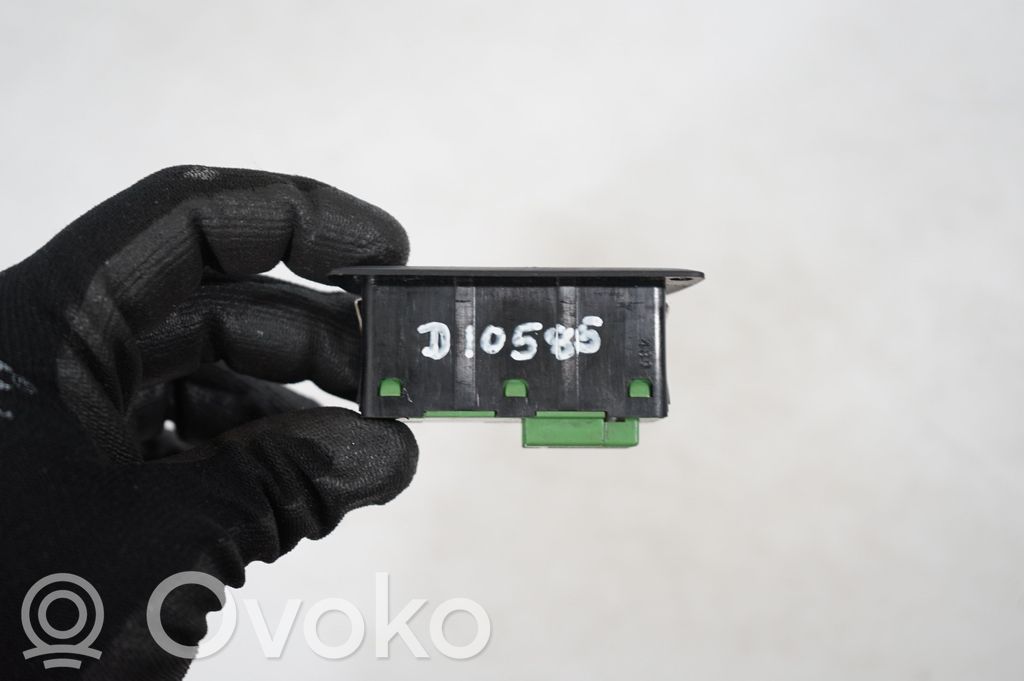 Central locking switch button (8)