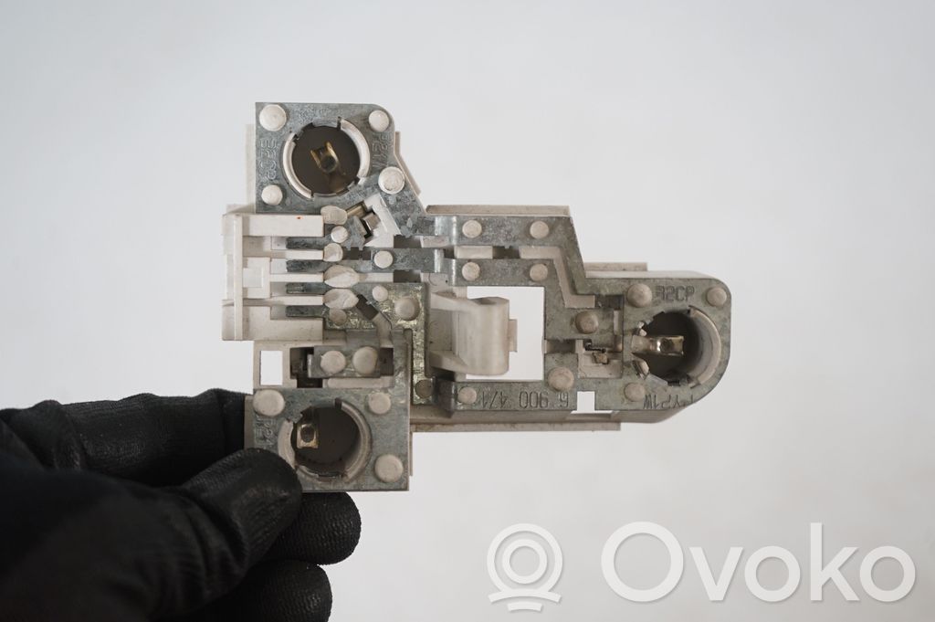 Tail light bulb cover holder (6)