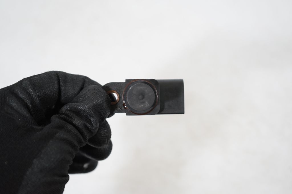 Camshaft position sensor (6)