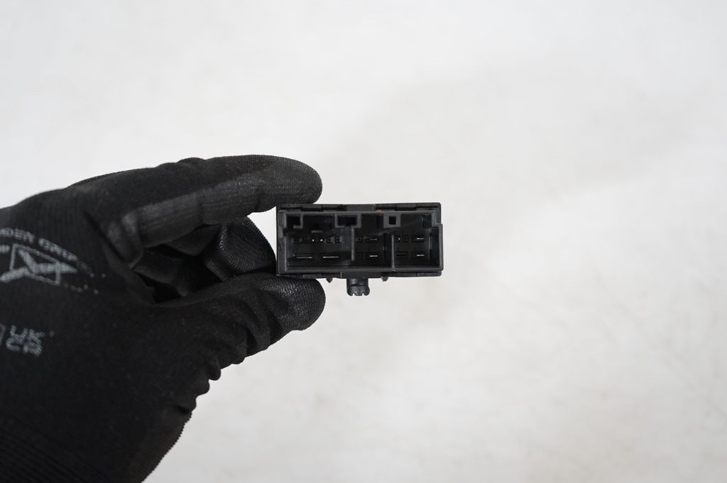 Seat control module (7)