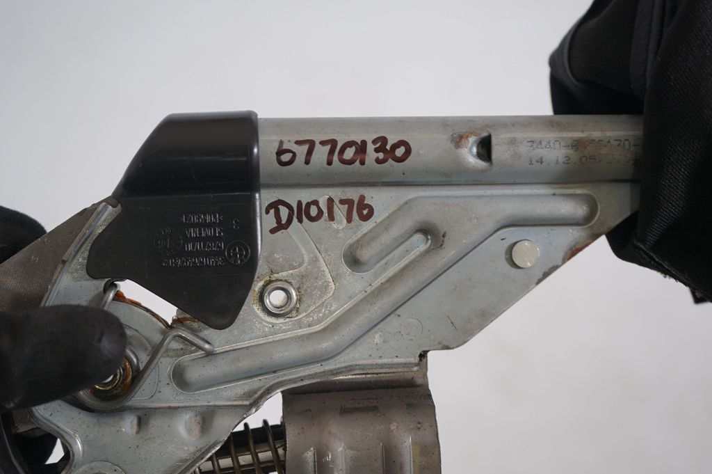 Handbrake/parking brake lever assembly (8)