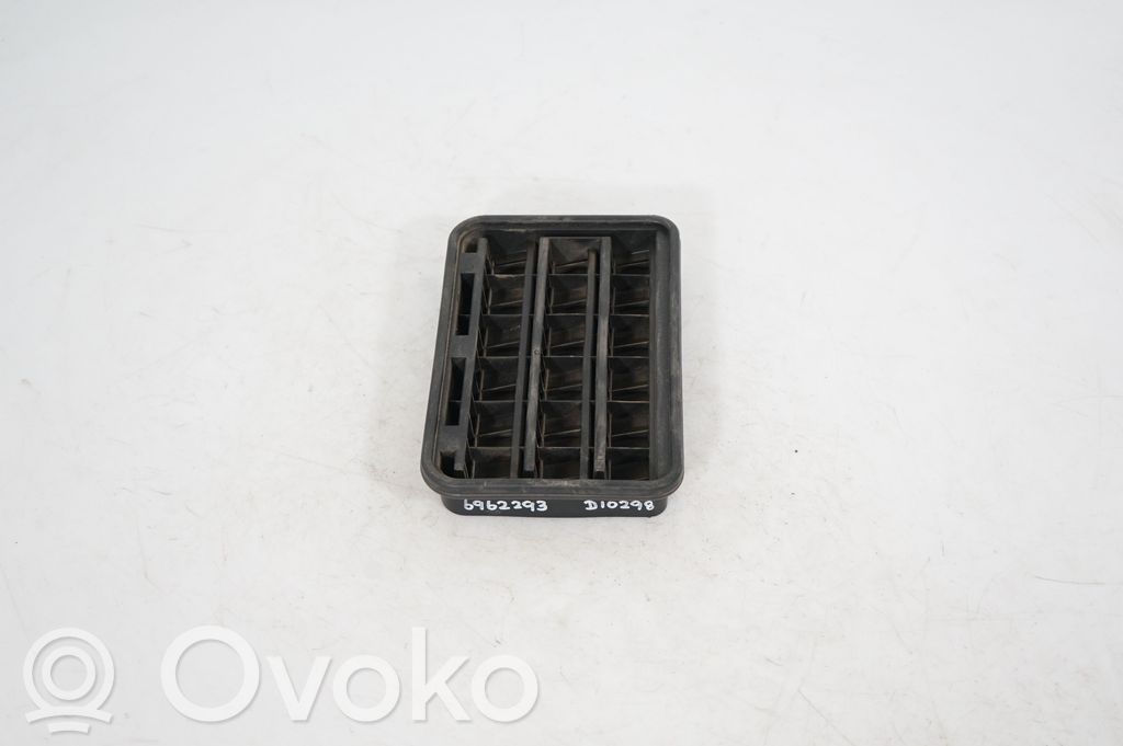 Quarter panel pressure vent (2)