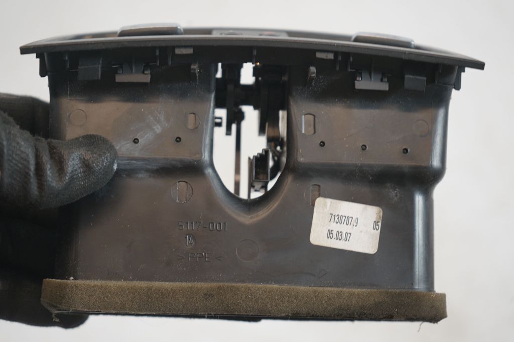 Rear air vent grill (6)