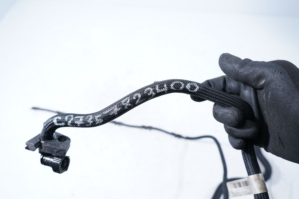 Fuel line/pipe/hose (8)