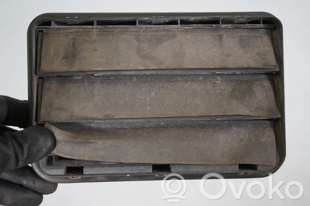 Quarter panel pressure vent (7)