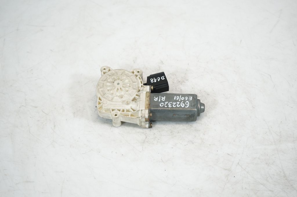 Rear door window regulator with motor (5)