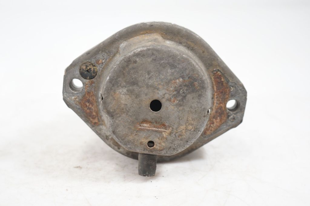 Engine mount bracket (6)