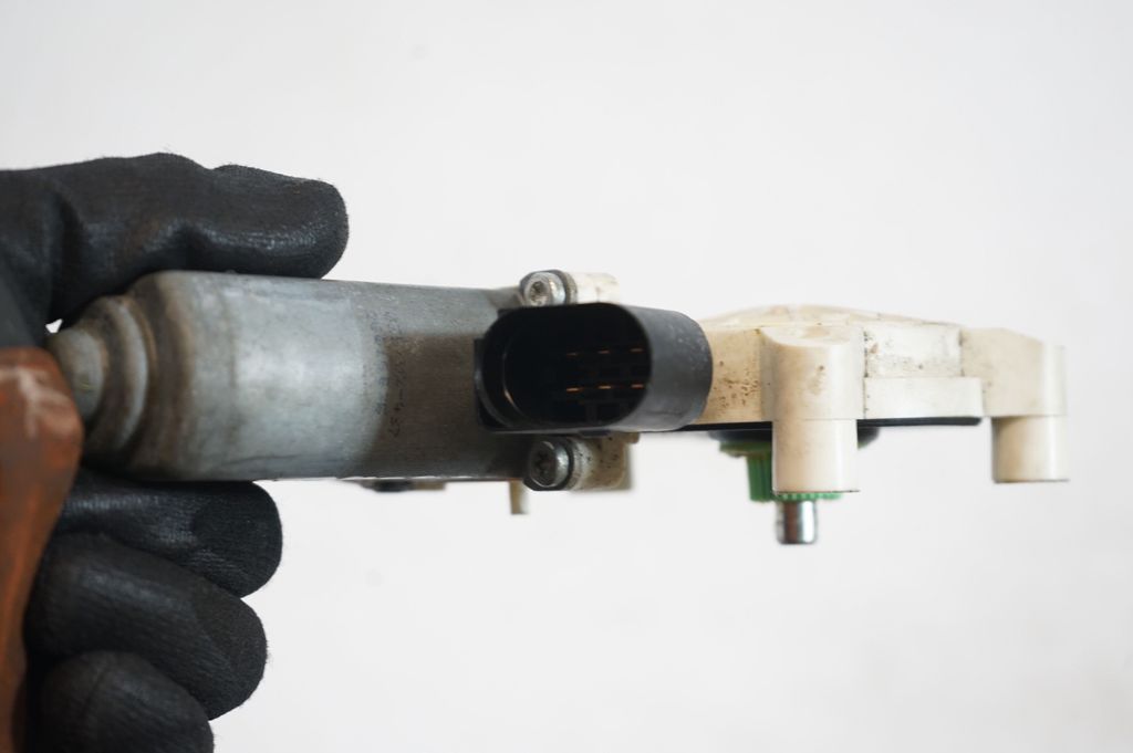 Rear door window regulator with motor (6)