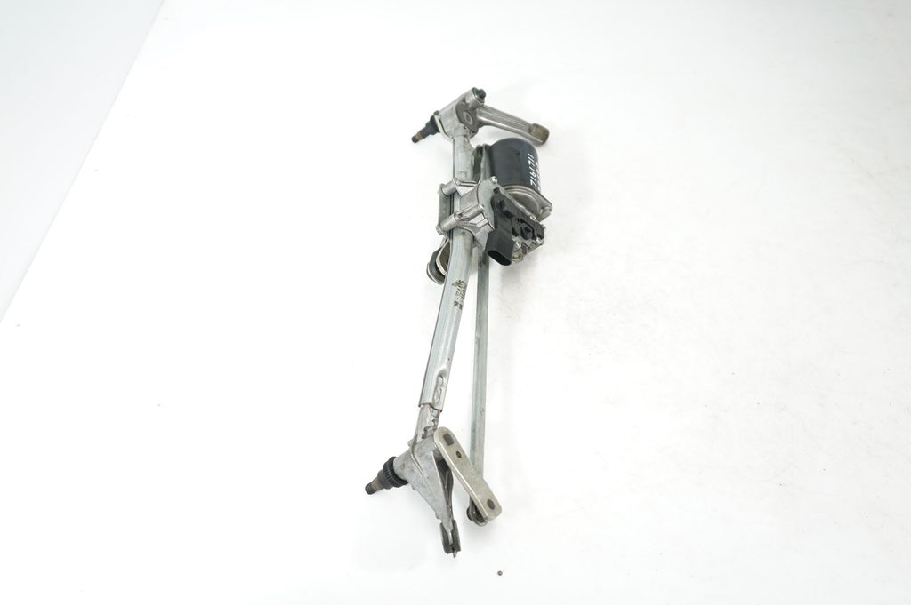 Front wiper linkage and motor (4)