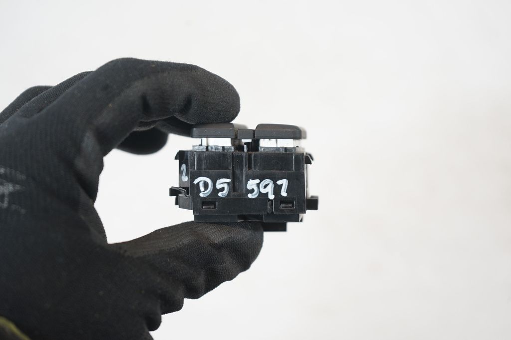 Seat heating switch (8)