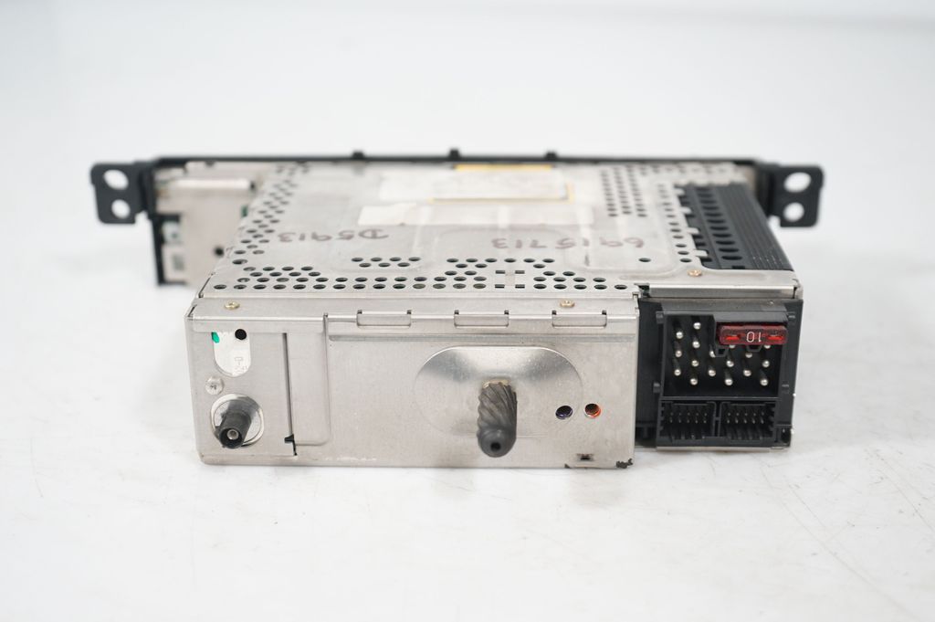 Radio/CD/DVD/GPS head unit (8)