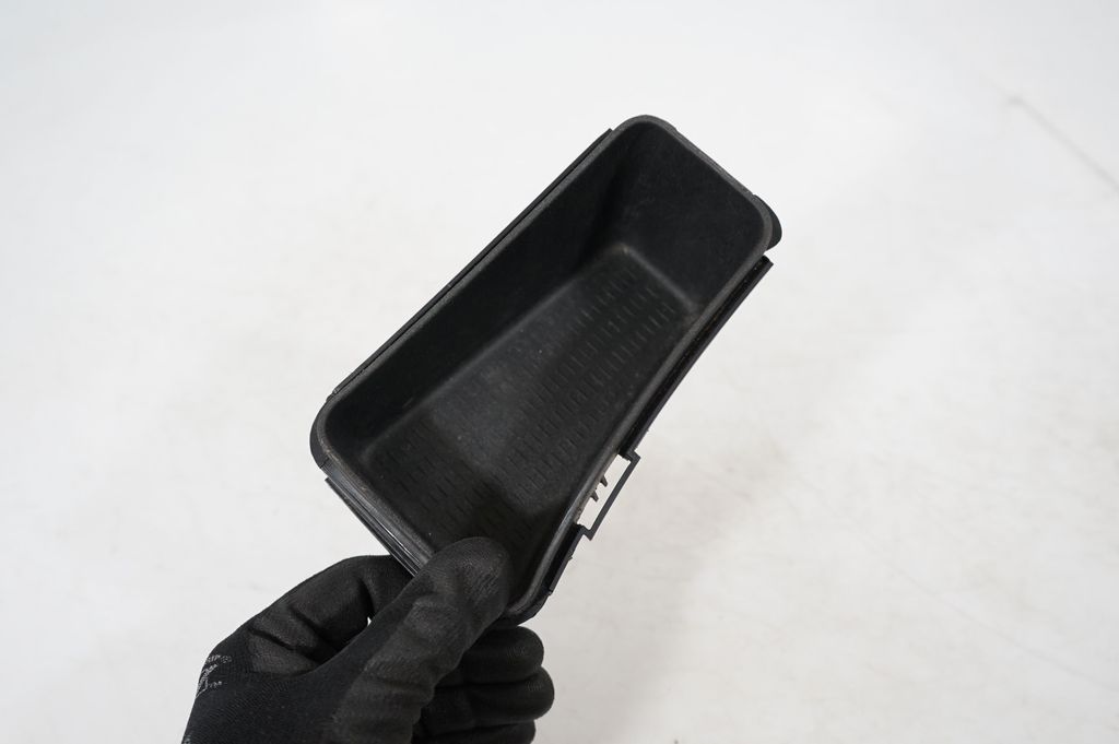 Gear shifter surround trim plastic (7)