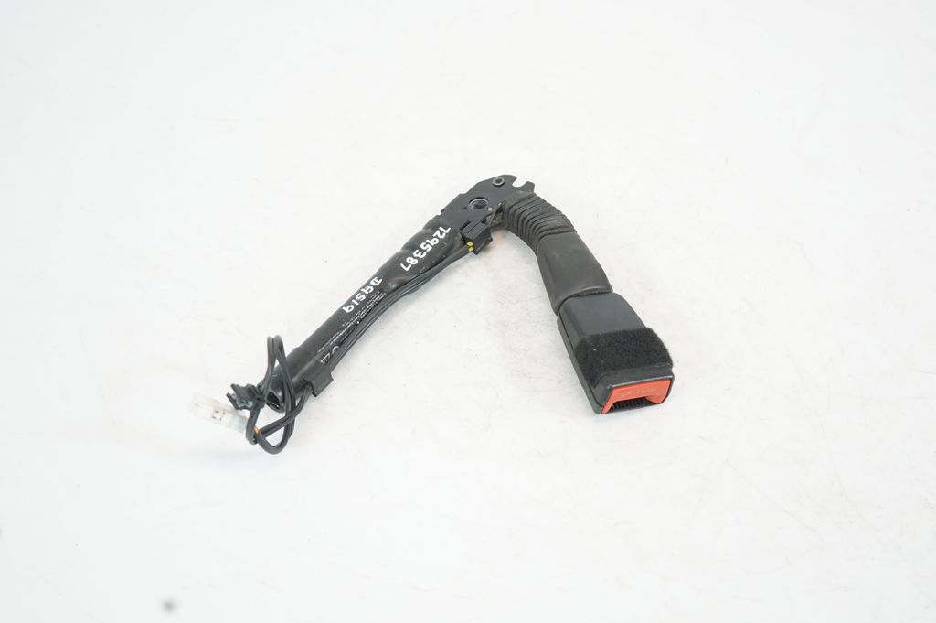 Front seatbelt buckle (3)