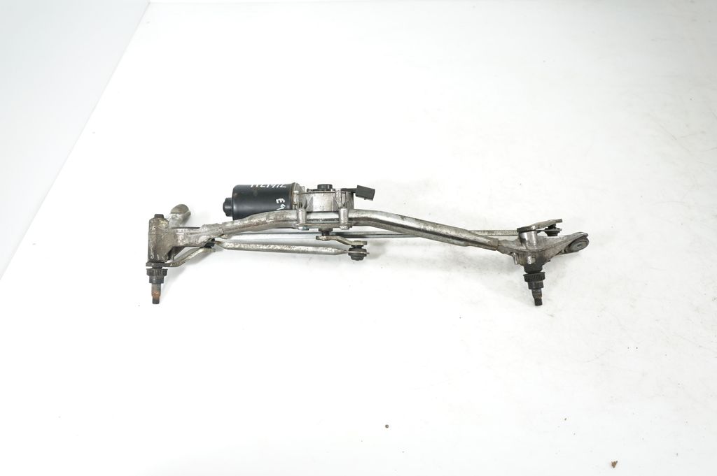 Front wiper linkage and motor (3)